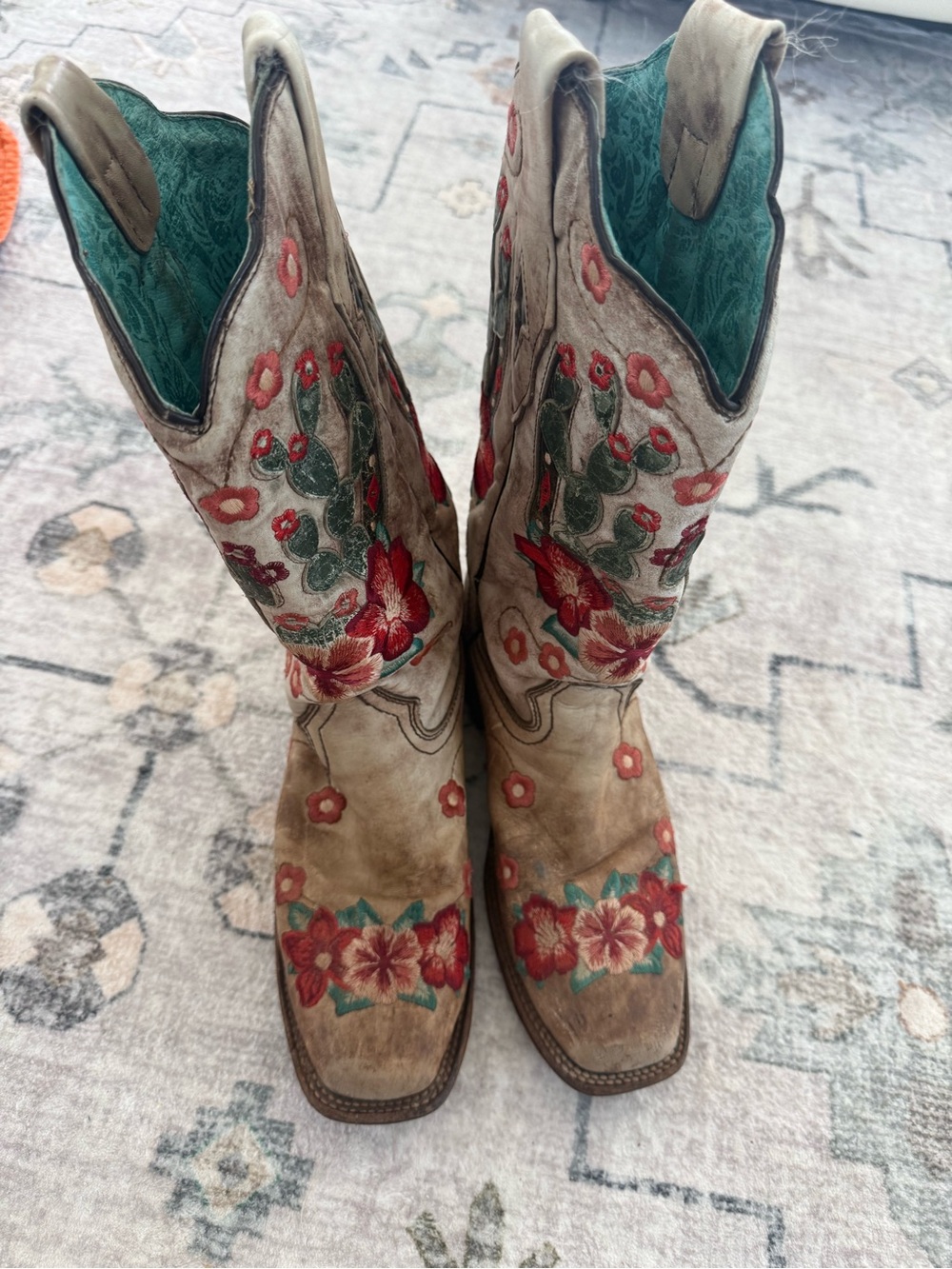 Corral Women’s Embroidered Tan Floral Cowboy Boots 8.5